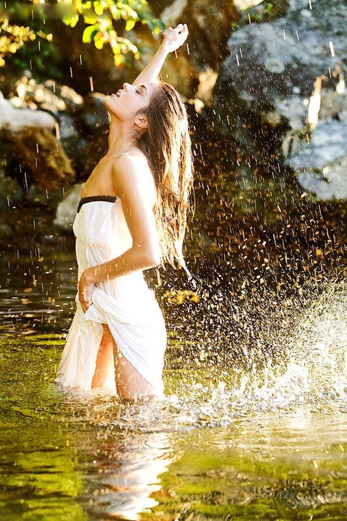 Marie Avgeropoulos in Omdurman