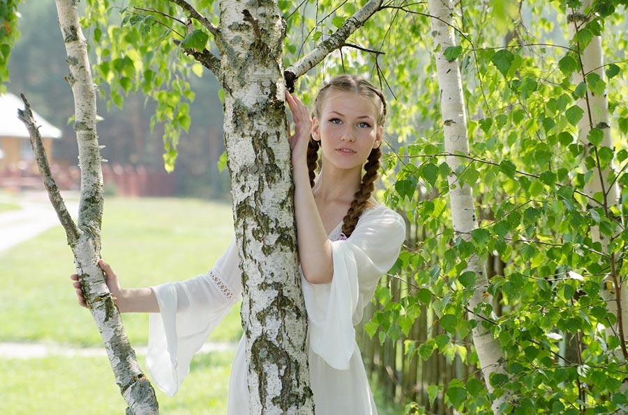 Women in Slavic costumes in Omdurman