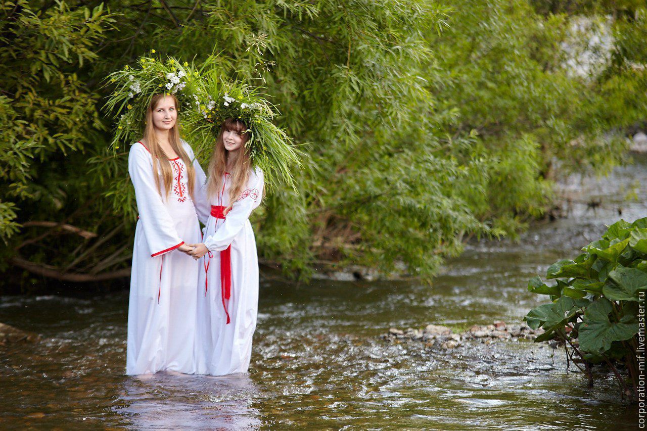 Women in Slavic costumes in Omdurman