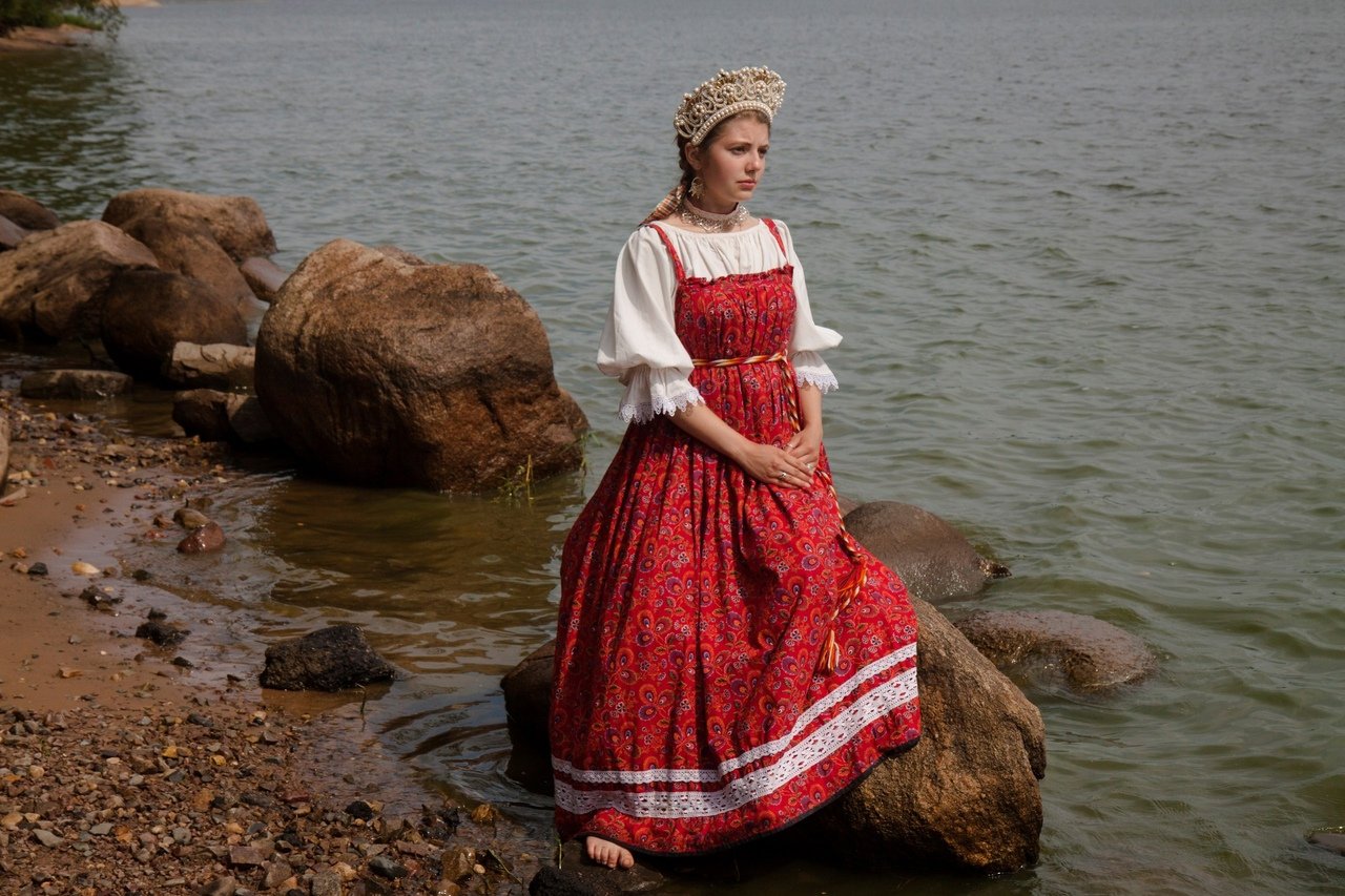 Women in Slavic costumes in Omdurman