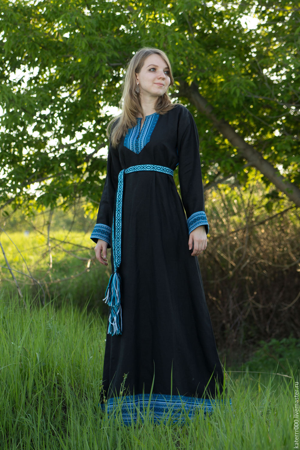 Women in Slavic costumes in Omdurman