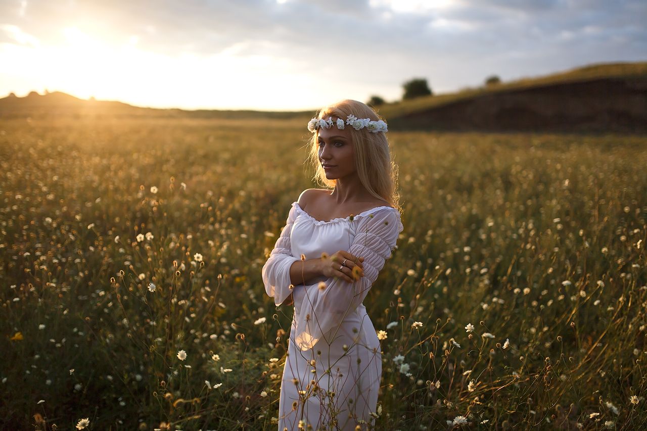 Girls in Slavic costumes in Omdurman