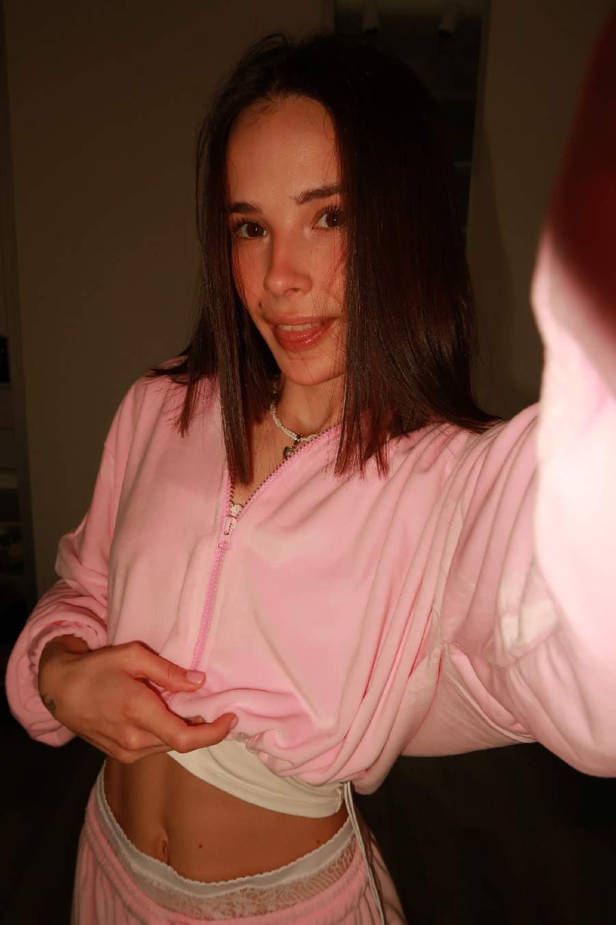 Tina brings the glow — live moments in Omdurman