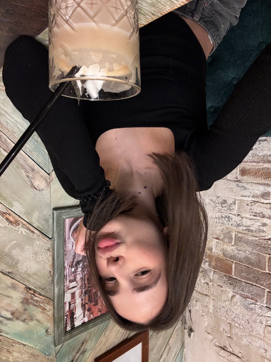 Fresh photos, fresh mood — Tina online in Omdurman